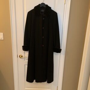 LONG WINTER COAT - WOOL/CASHMERE  - NEW WITHOUT TAGS- SIZE 6
